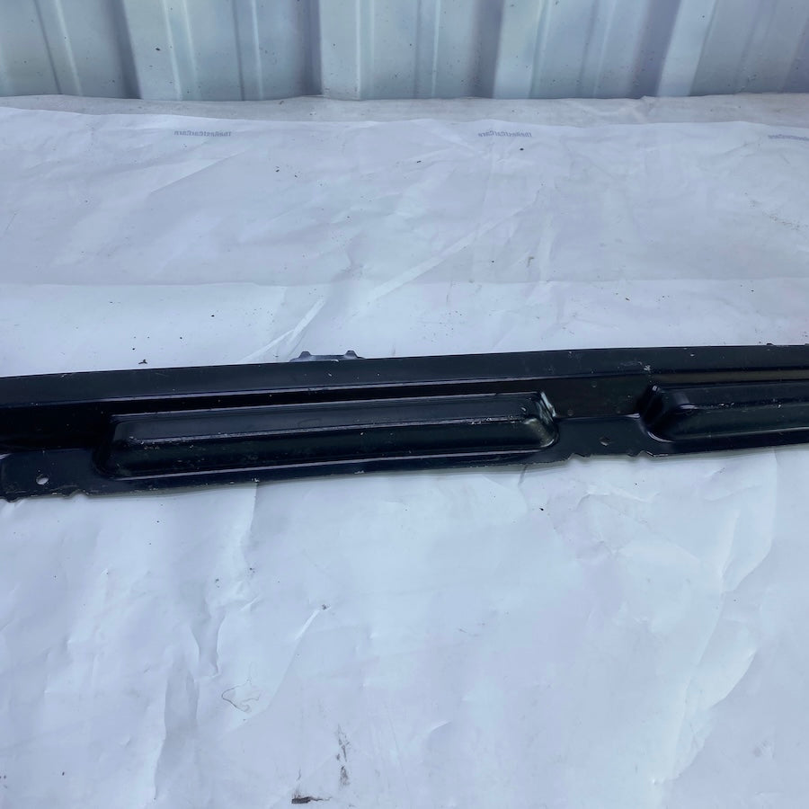 Orijinal çıkma Mercedes Vito W447 radyatör alt sacı, parça numarası A4478800403, 2014-2023 model araca uyumlu.