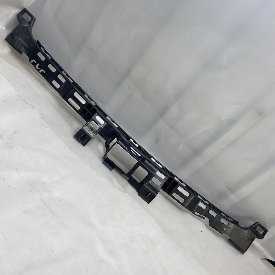 Mercedes W212 E AMG Arka Tampon Orta Braket A2128854465 - En Uygun Oto Parça