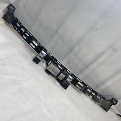 Mercedes W212 E AMG Arka Tampon Orta Braket A2128854465 - En Uygun Oto Parça