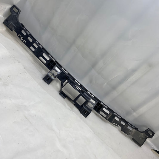 Mercedes W212 E AMG Arka Tampon Orta Braket A2128854465 - En Uygun Oto Parça