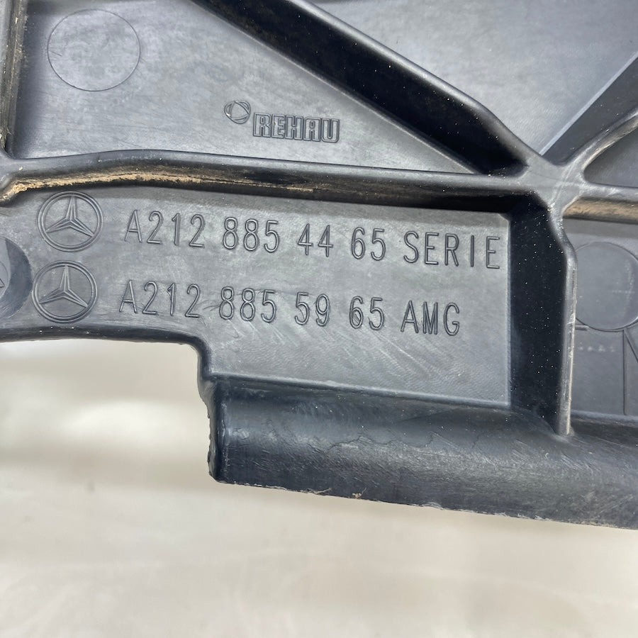 Mercedes W212 E AMG Arka Tampon Orta Braket A2128854465 - En Uygun Oto Parça