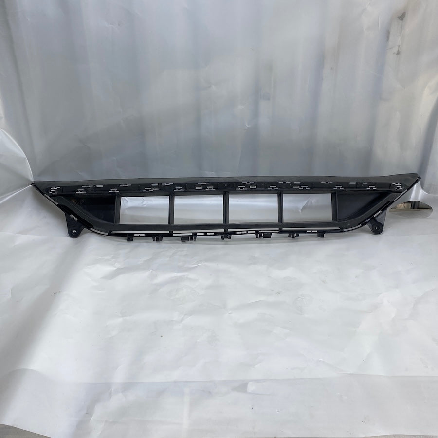 Mercedes W213 E200 E220 Ön Tampon Orta Izgara A2138858804