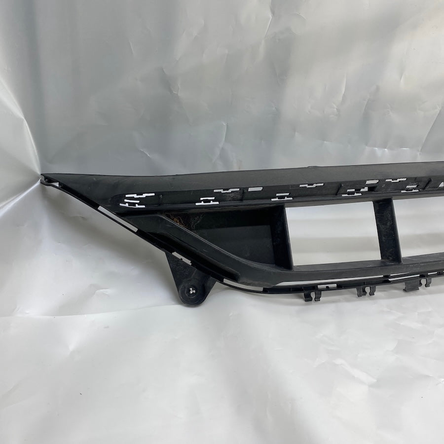 Mercedes W213 E200 E220 Ön Tampon Orta Izgara A2138858804