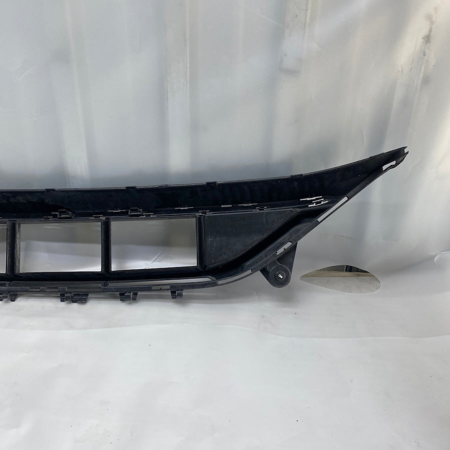 Mercedes W213 E200 E220 Ön Tampon Orta Izgara A2138858804