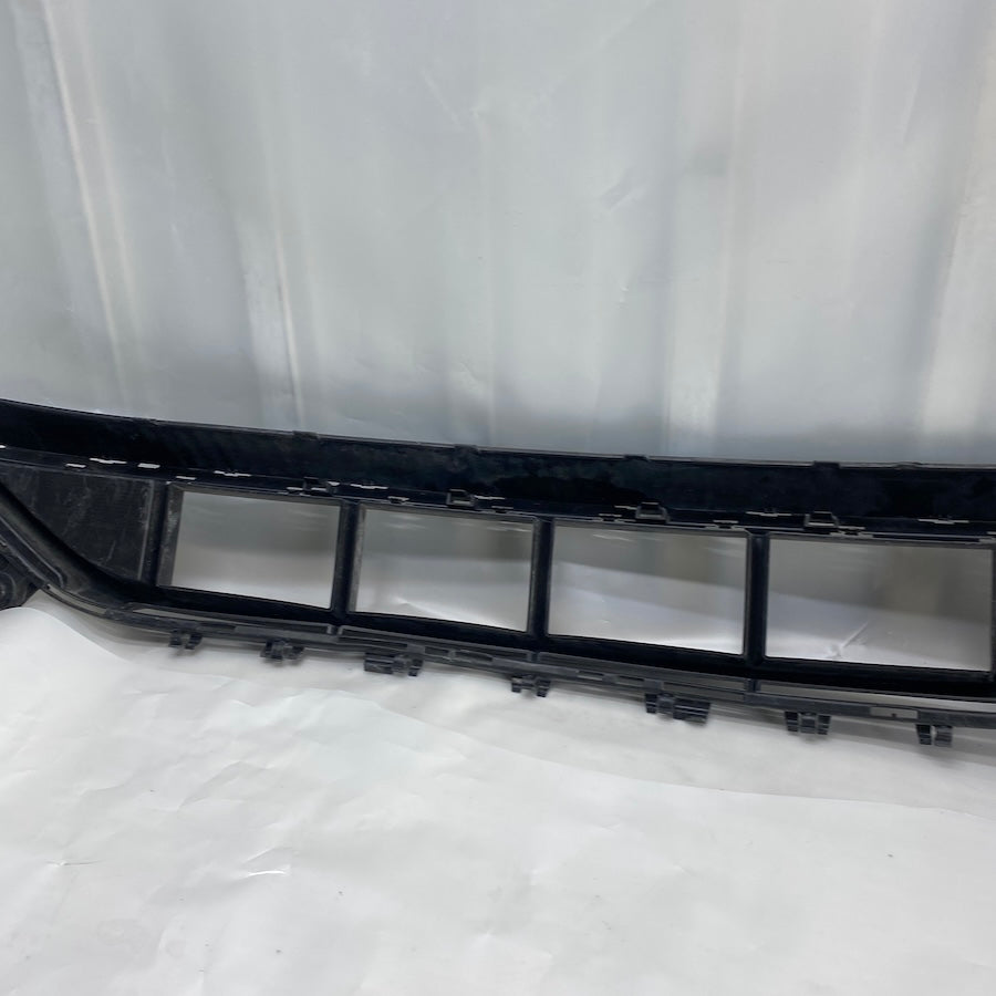 Mercedes W213 E200 E220 Ön Tampon Orta Izgara A2138858804