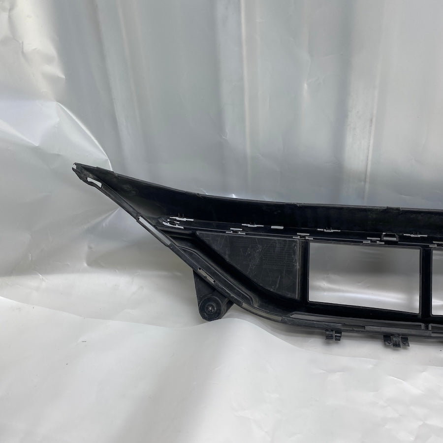 Mercedes W213 E200 E220 Ön Tampon Orta Izgara A2138858804