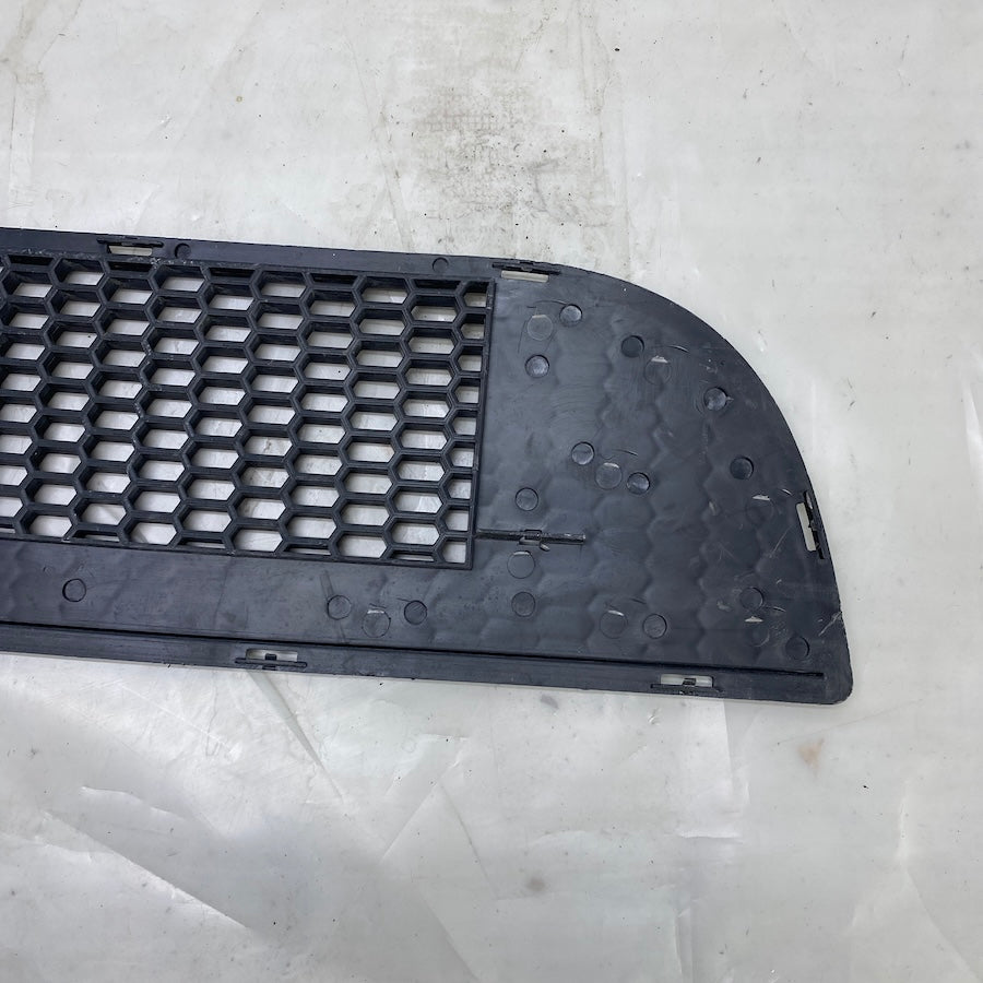 Mini R50/R52/R53 JCW ön orta ızgara – 51110139106 OEM kodlu çıkma parça