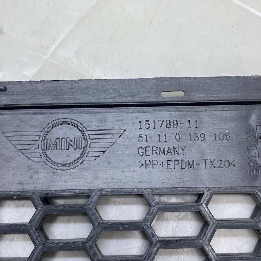 Mini Cooper Ön Tampon Orta Izgara R50/R52/R53 JCW 51110139106 Orijinal Çıkma