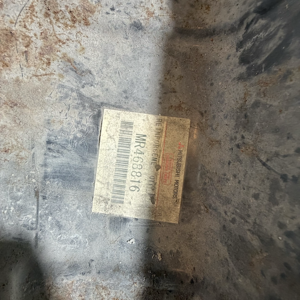 Mitsubishi L300 Ön Tampon Demiri MR468816 Orijinal Çıkma En Uygun Oto Parça