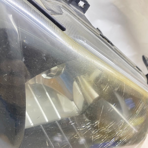 Mitsubishi Outlander Sağ Far 01-04 En Uygun Oto Parça