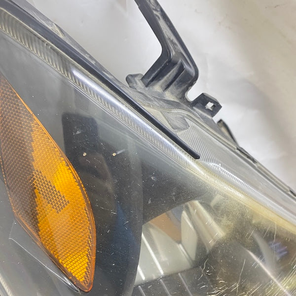 Mitsubishi Outlander Sağ Far 01-04 En Uygun Oto Parça