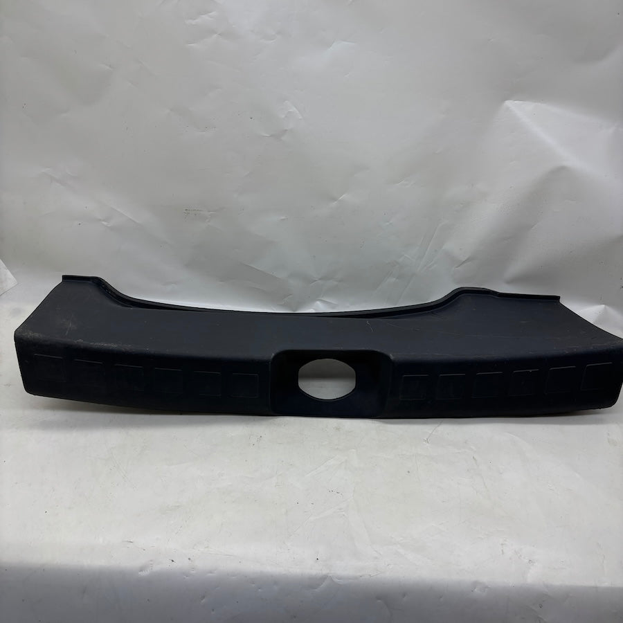 Mitsubishi Colt Bagaj İç Döşeme Kilit Üst Kaplaması MR951556