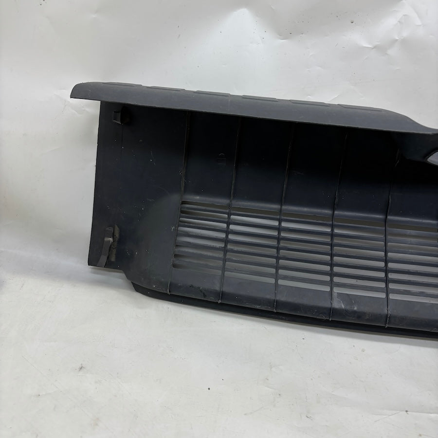 Mitsubishi Colt Bagaj İç Döşeme Kilit Üst Kaplaması MR951556