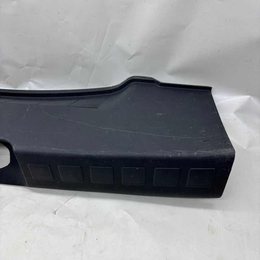 Mitsubishi Colt Bagaj İç Döşeme Kilit Üst Kaplaması MR951556