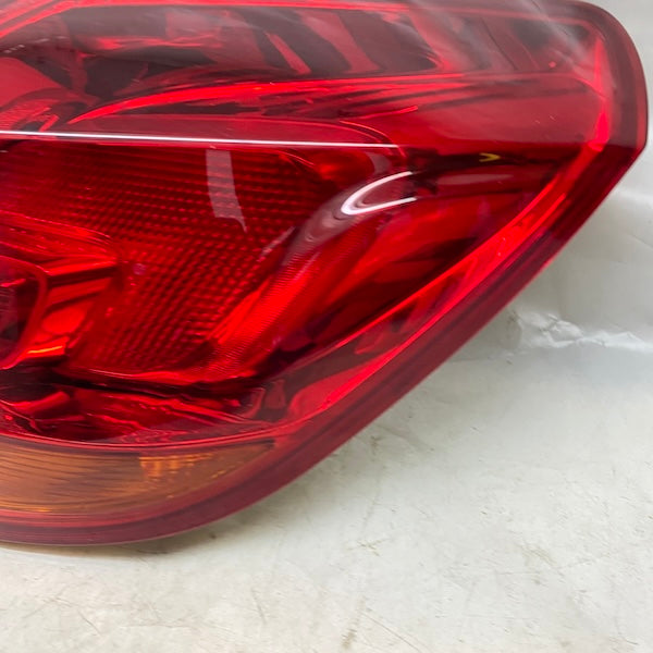 Opel Astra J HB Sağ Dış Stop 07-13 13319948 Orijinal Çıkma En Uygun Oto Parça