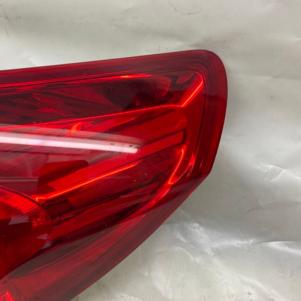 Opel Astra J HB Sağ Dış Stop 07-13 13319948 Orijinal Çıkma En Uygun Oto Parça