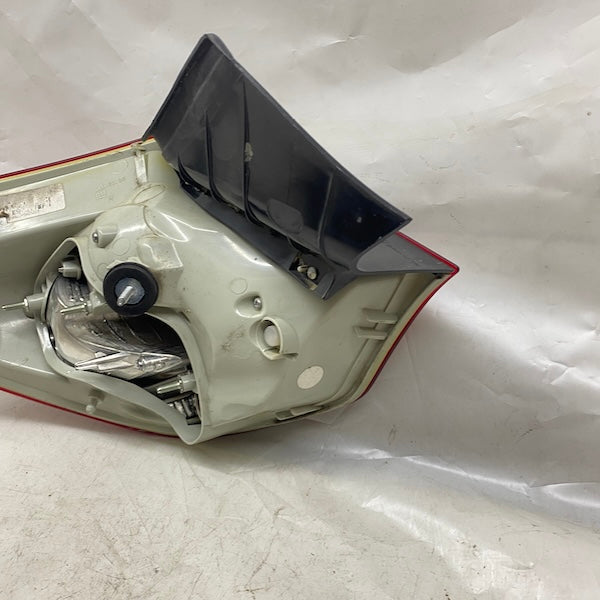 Opel Astra J HB Sağ Dış Stop 07-13 13319948 Orijinal Çıkma En Uygun Oto Parça