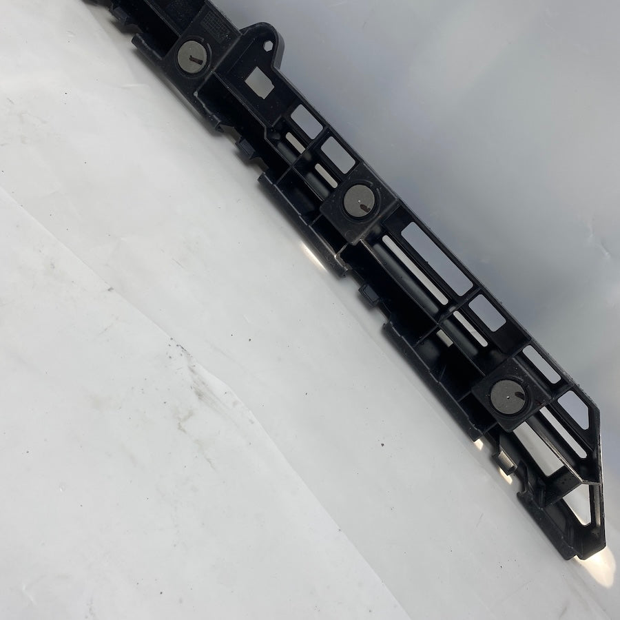 Opel Astra J Sedan Arka Tampon Orta Braket 20908777 - En Uygun Oto Parça