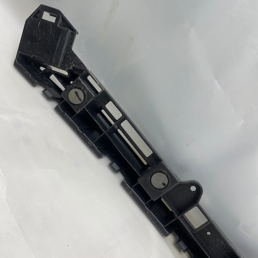 Opel Astra J Sedan Arka Tampon Orta Braket 20908777 - En Uygun Oto Parça