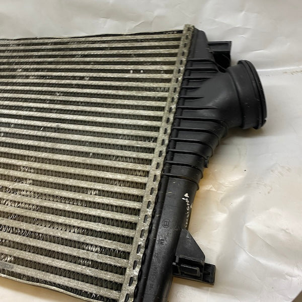 Opel Insignia A 1.6/2.0 Turbo Radyatörü 13241751 Orijinal Çıkma En Uygun Oto Parça