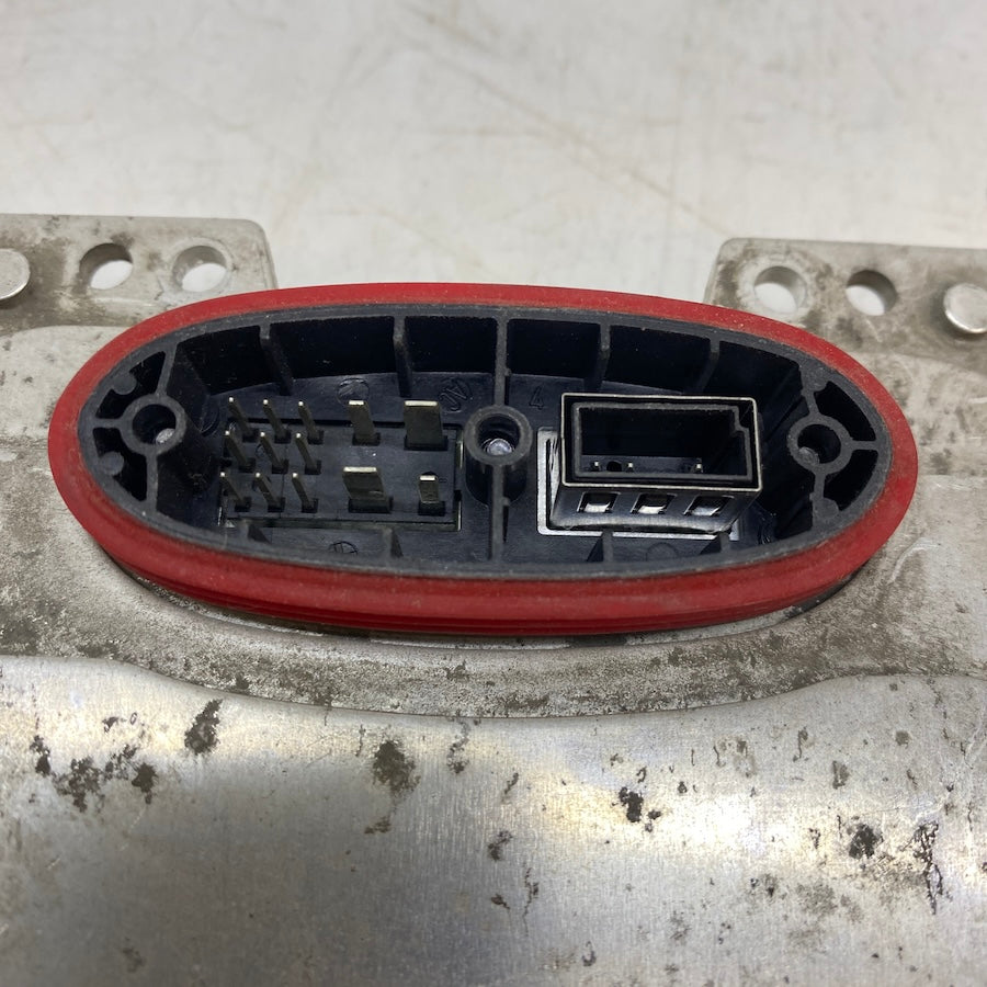 Orijinal çıkma Porsche Cayenne far beyni – 2010-2018 modeller için uyumlu parça.