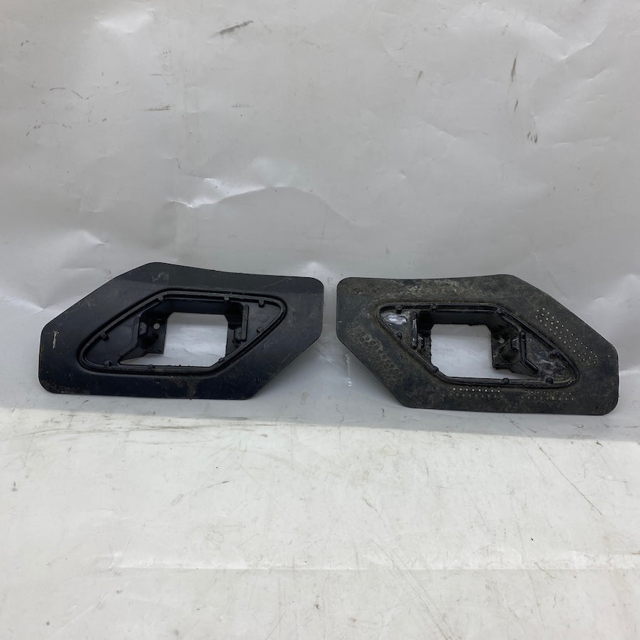 Porsche Cayenne Far Yıkama Kapak Braketi 7P5807755