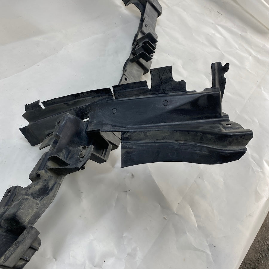 Range Rover L322 Ön Tampon Destek Bakaliti DPC500010