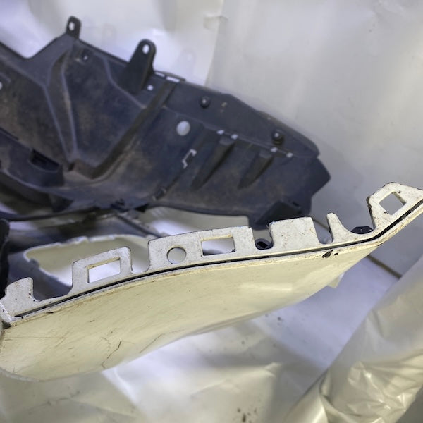 Range Rover Sport L494 Ön Tampon DK61-17F775 En Uygun Oto Parça