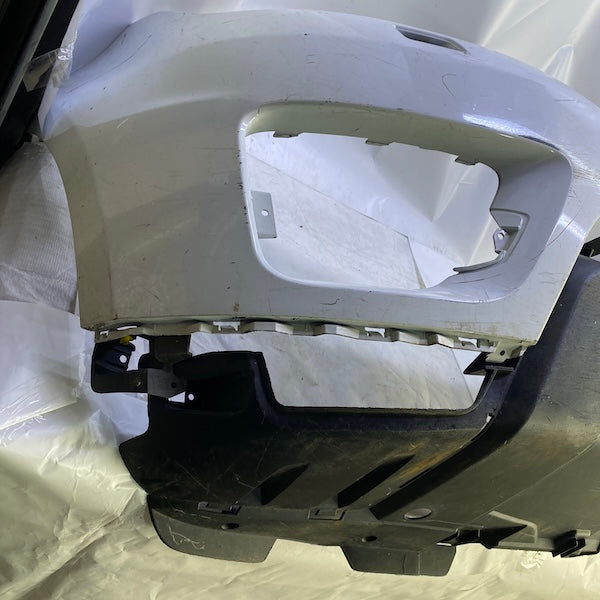 Range Rover Sport L494 Ön Tampon DK61-17F775 En Uygun Oto Parça