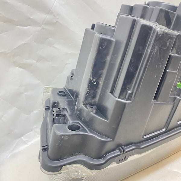 Range Rover Sport Sağ Far Orijinal Çıkma En Uygun Oto Parça