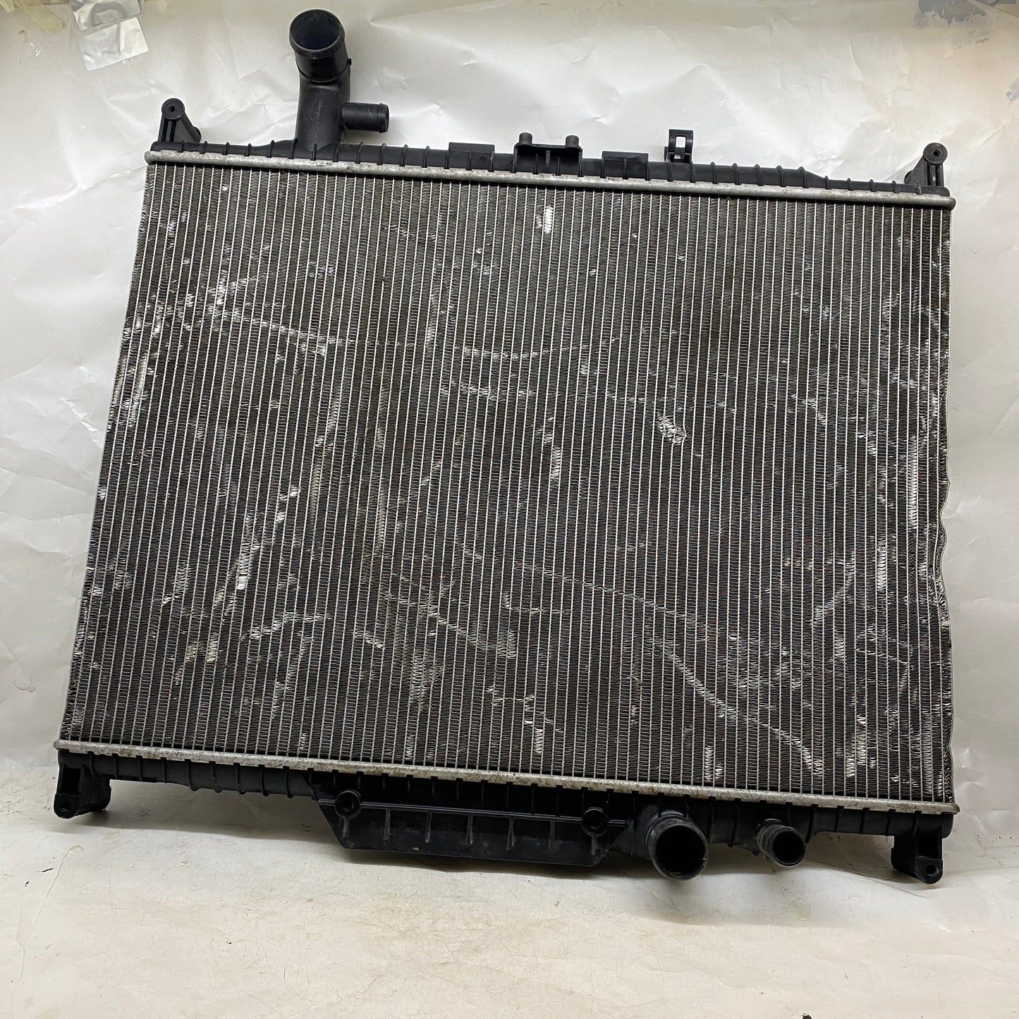 Range Rover Sport/Discovery 4 Motor Su Radyatörü AH32-8005-BA En Uygun Oto Parça