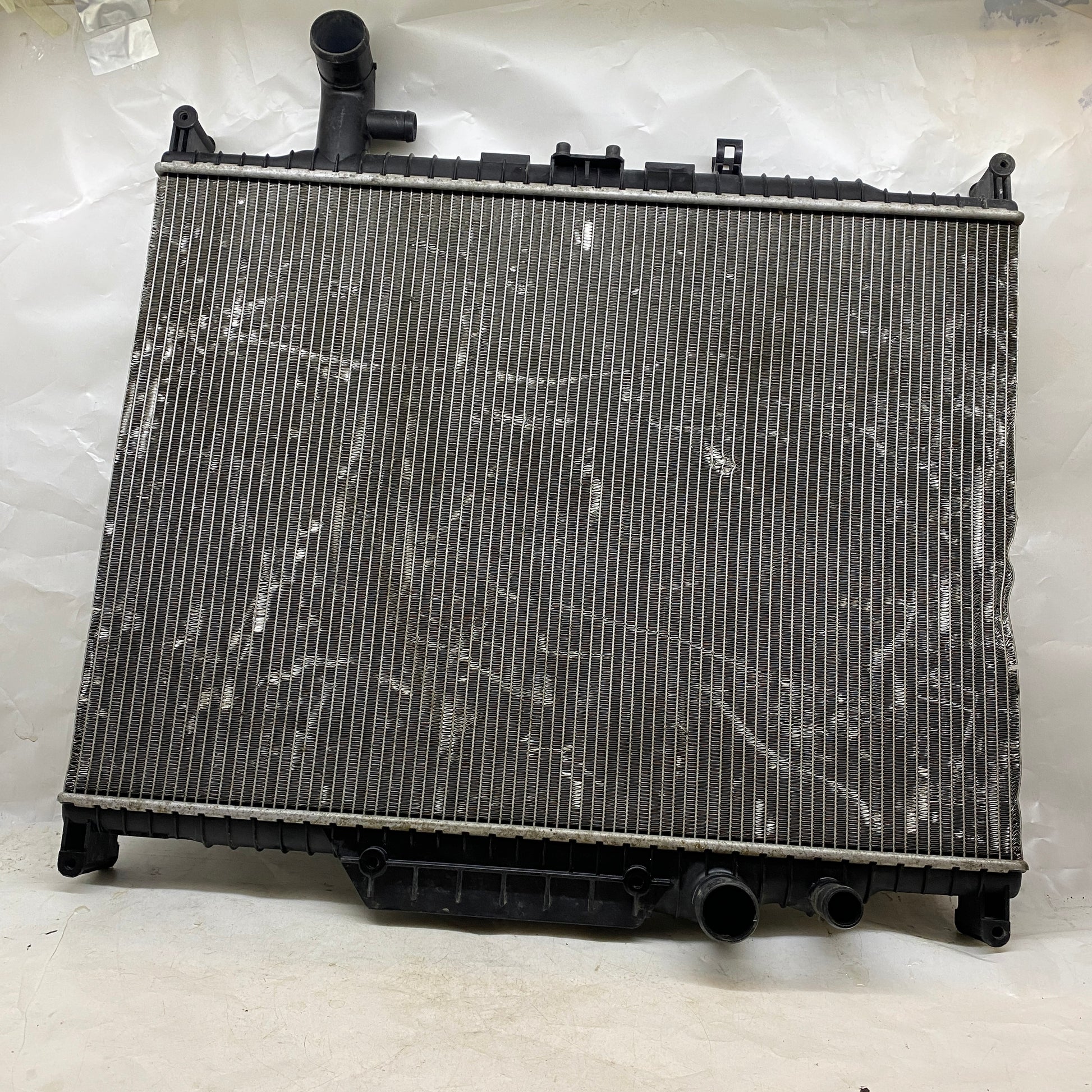 Range Rover Sport/Discovery 4 Motor Su Radyatörü AH32-8005-BA En Uygun Oto Parça