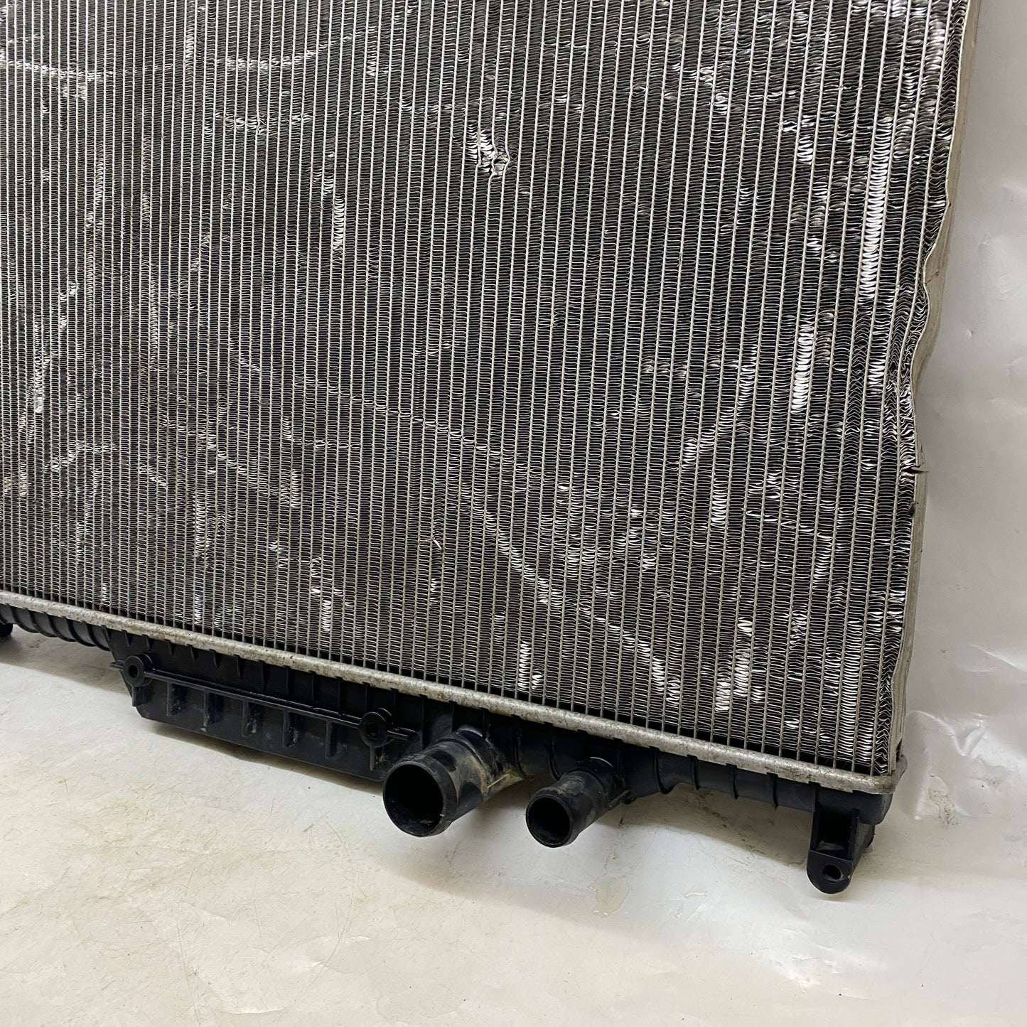 Range Rover Sport/Discovery 4 Motor Su Radyatörü AH32-8005-BA En Uygun Oto Parça