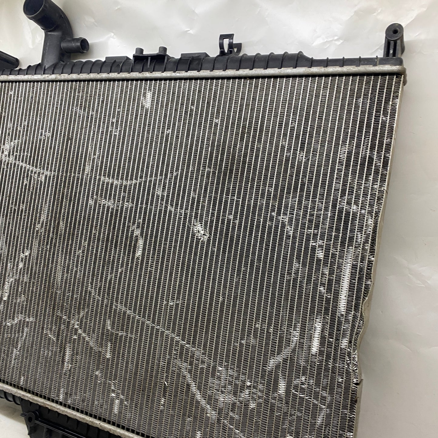 Range Rover Sport/Discovery 4 Motor Su Radyatörü AH32-8005-BA En Uygun Oto Parça