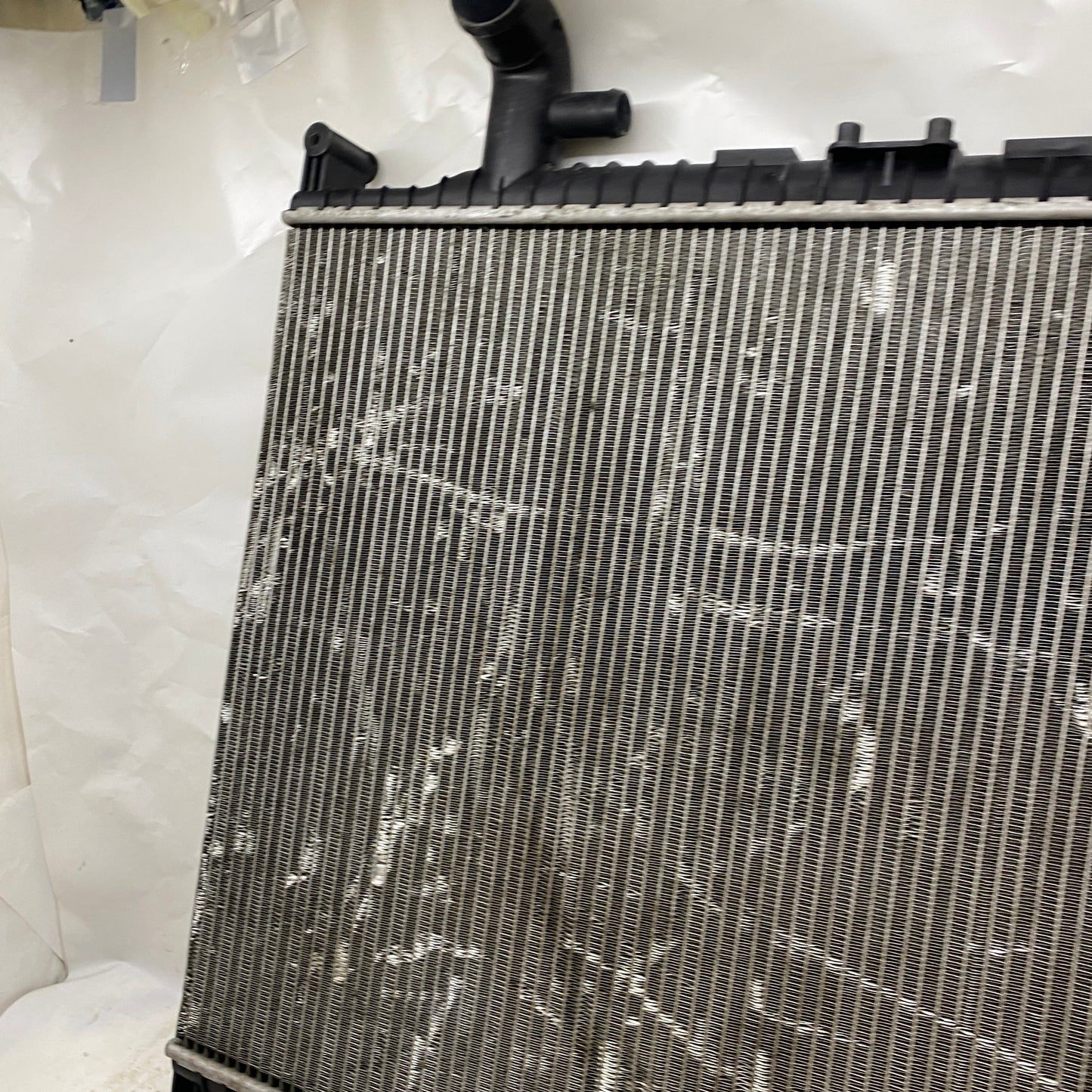 Range Rover Sport/Discovery 4 Motor Su Radyatörü AH32-8005-BA En Uygun Oto Parça