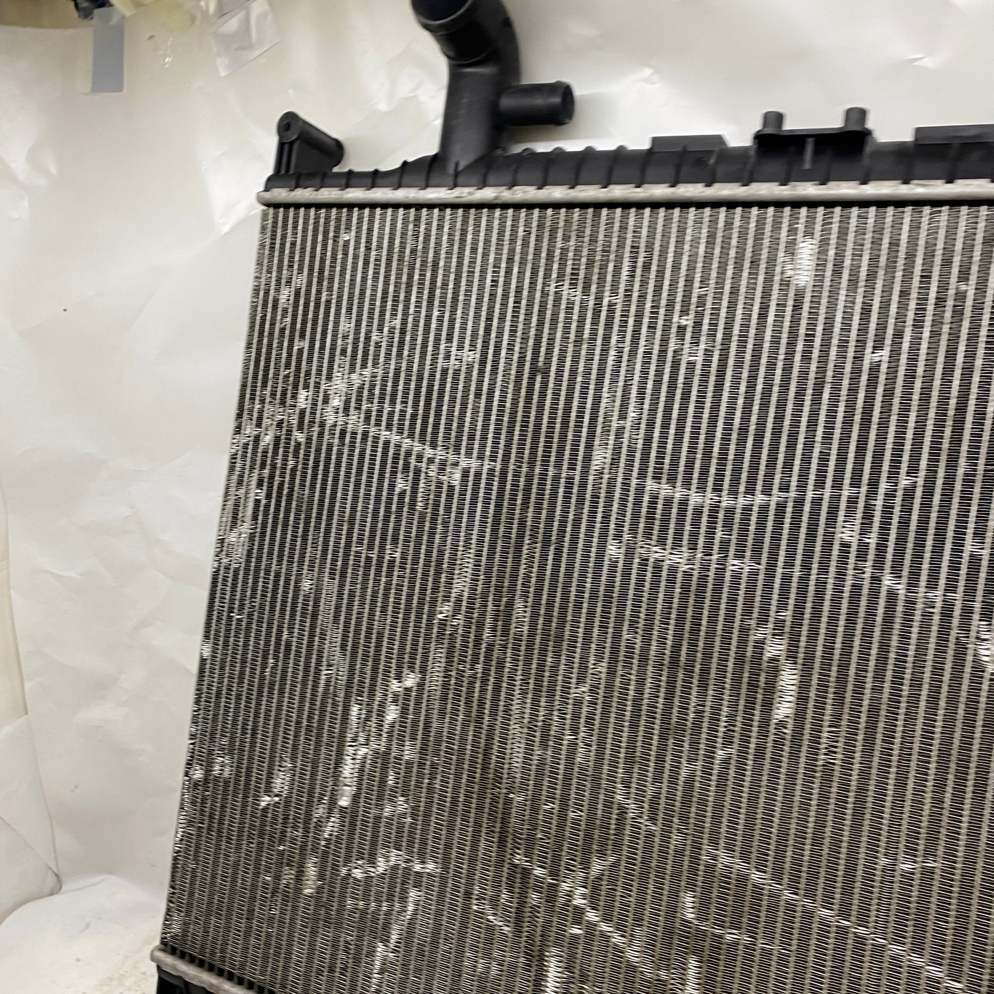 Range Rover Sport/Discovery 4 Motor Su Radyatörü AH32-8005-BA En Uygun Oto Parça