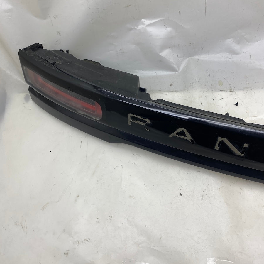 Range Rover Velar L560 Bagaj Stopu  38A2-13192-A6