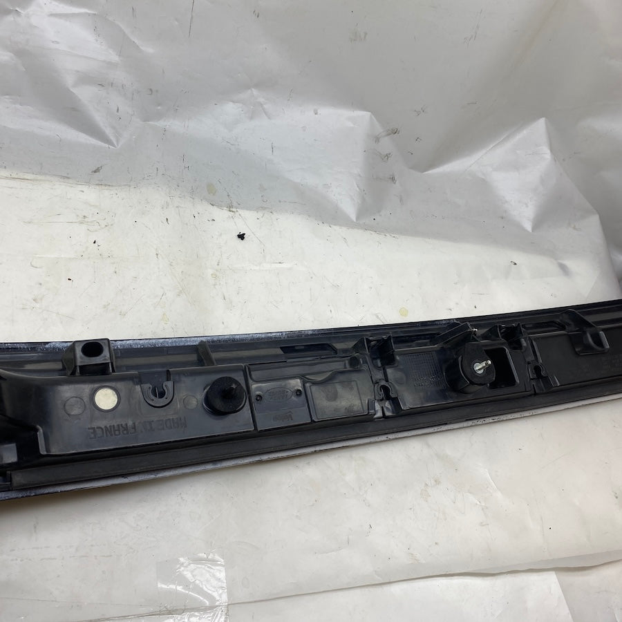 Range Rover Velar L560 Bagaj Stopu  38A2-13192-A6