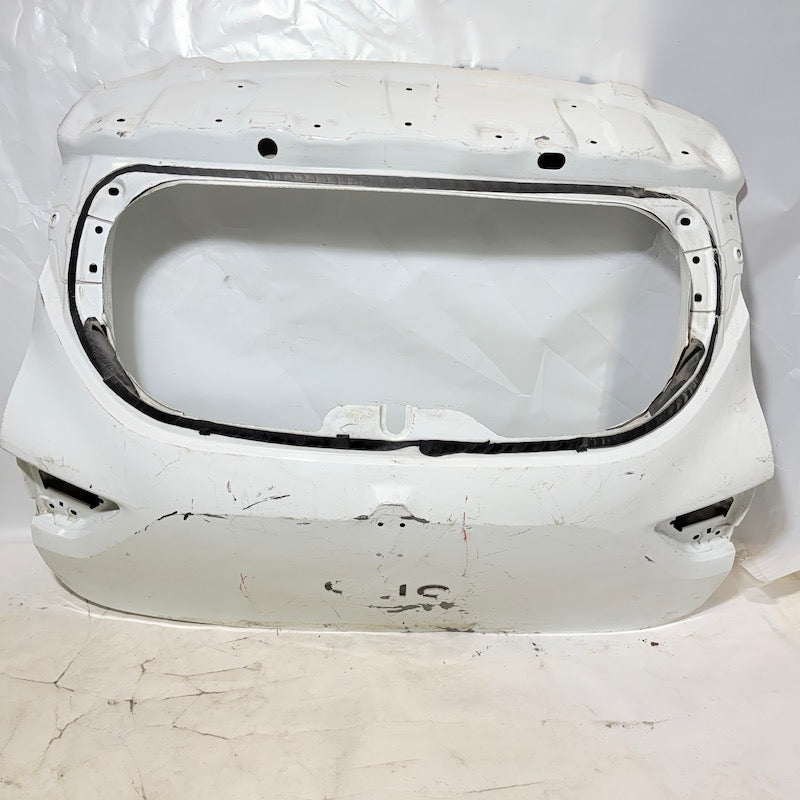 Renault Clio 4 Bagaj Kapağı 13-19 En Uygun Oto Parça