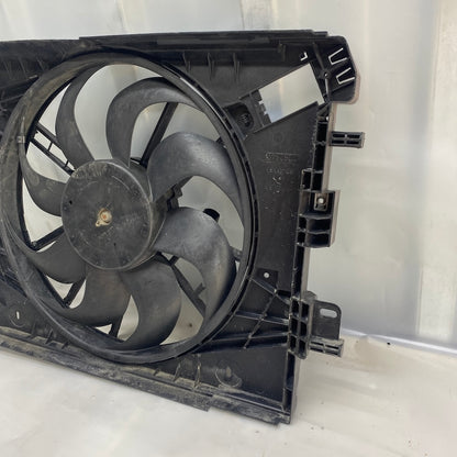 Renault Clio 4 Radyatör Fanı 8240636