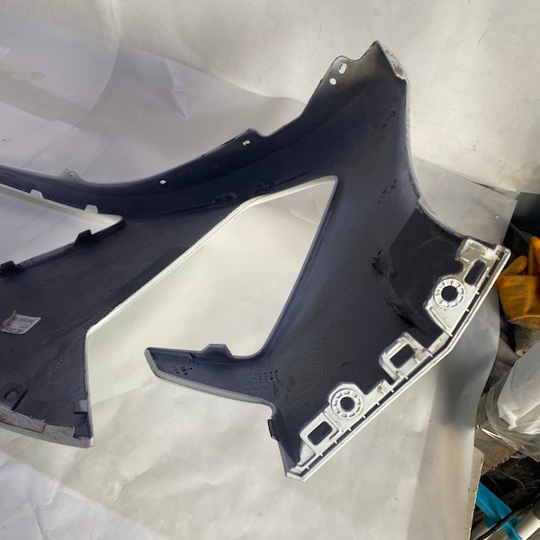 Renault Clio 5 Ön Tampon Orijinal Çıkma (Sağ Köşe Kırık) En Uygun Oto Parça