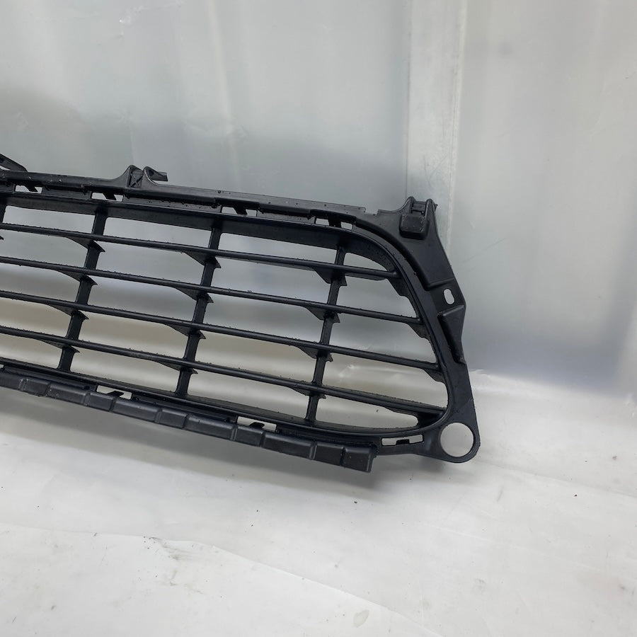 Renault Fluence Ön Tampon Orta Izgara 622541859R - En Uygun Oto Parça