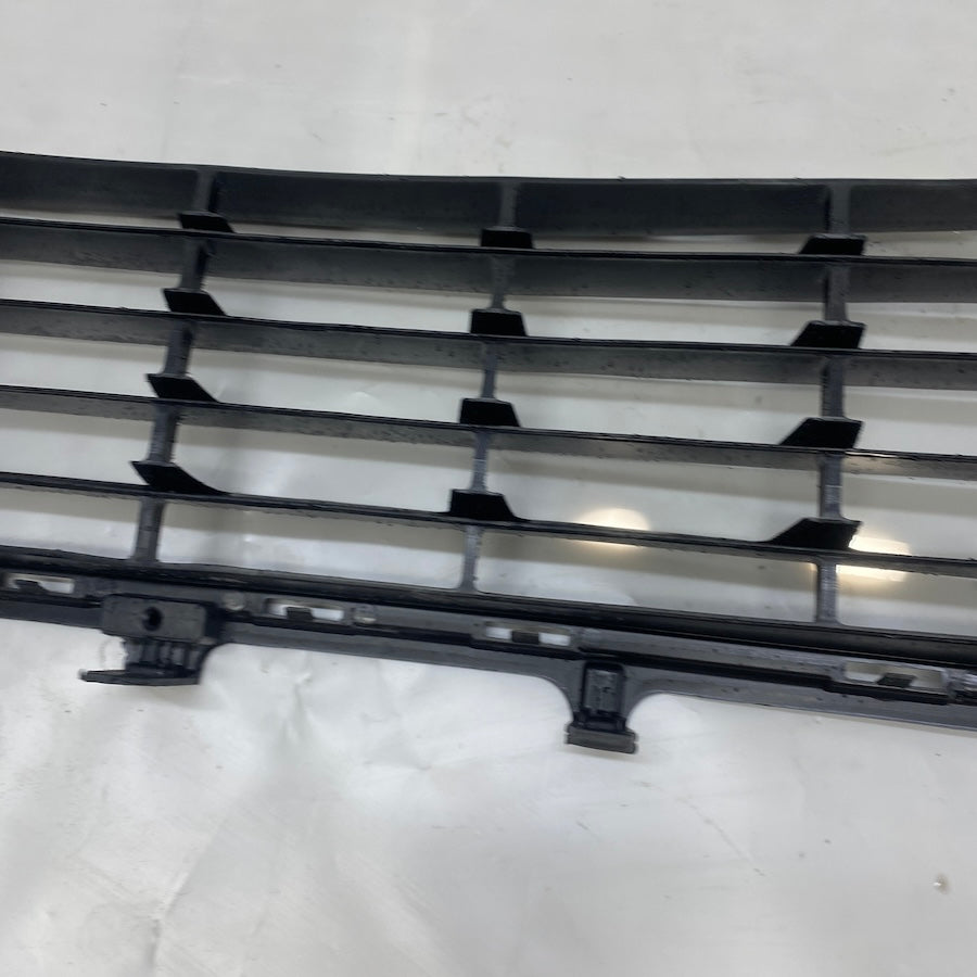 Renault Fluence Ön Tampon Orta Izgara 622541859R - En Uygun Oto Parça
