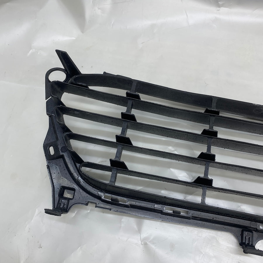 Renault Fluence Ön Tampon Orta Izgara 622541859R - En Uygun Oto Parça