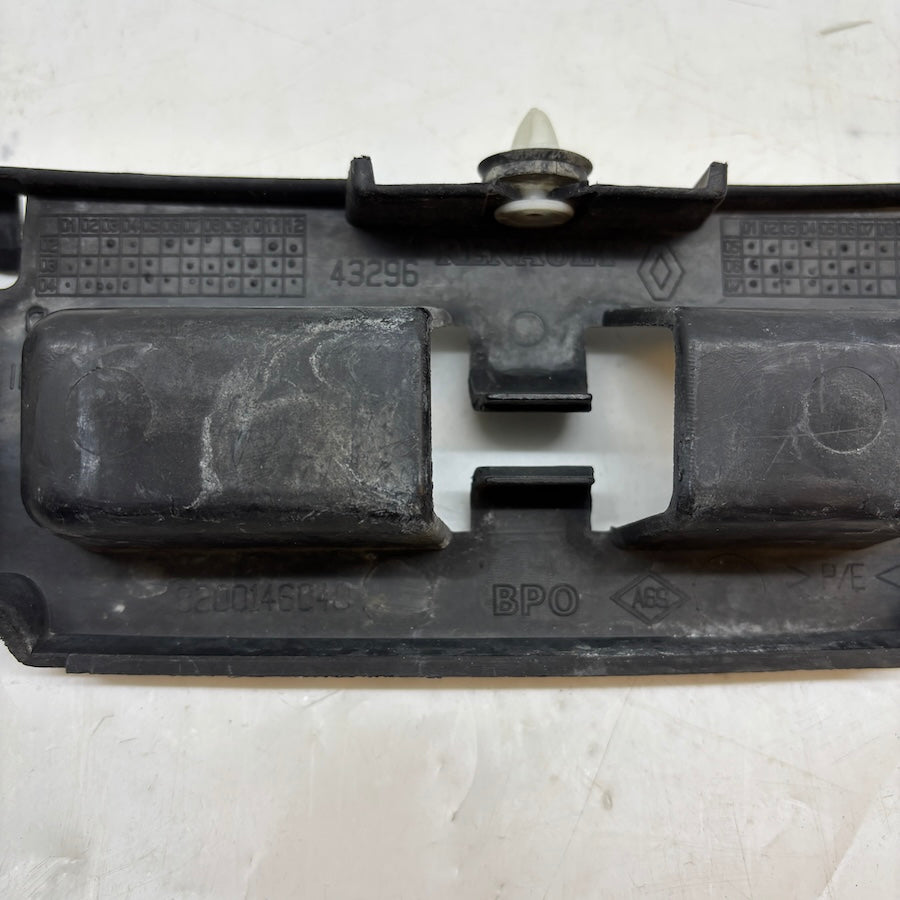 Renault Megane 2 Arka Tampon Orta Braket 8200146040
