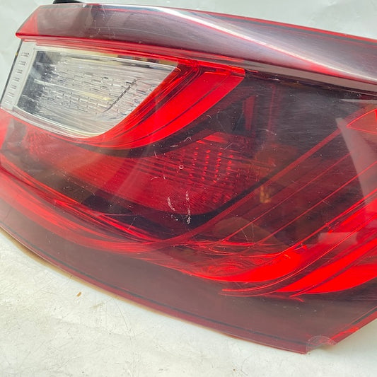 Renault Megane 4 Sağ Dış Stop 16-22 265507297R Çıkma Çıkma (Köşede kırık mevcut) En Uygun Oto Parça