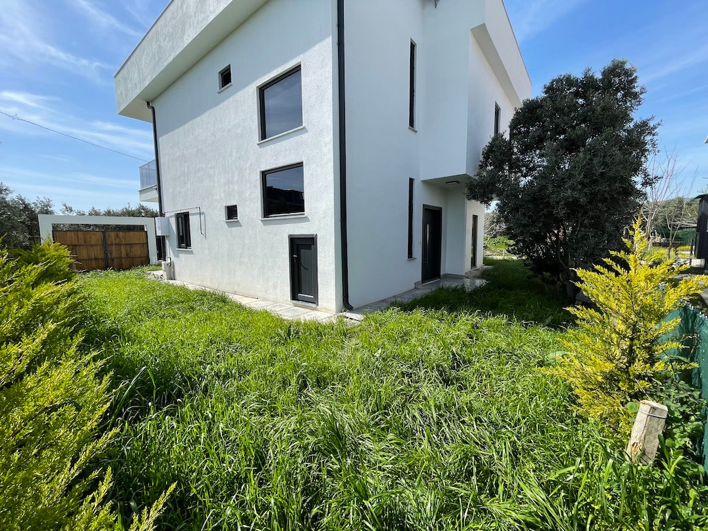 Şarköy Cumhuriyet Mah. tripleks villa önü