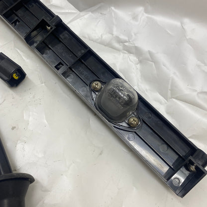 Subaru Forester Arka Plaka Lambası 84301FC041 Orijinal