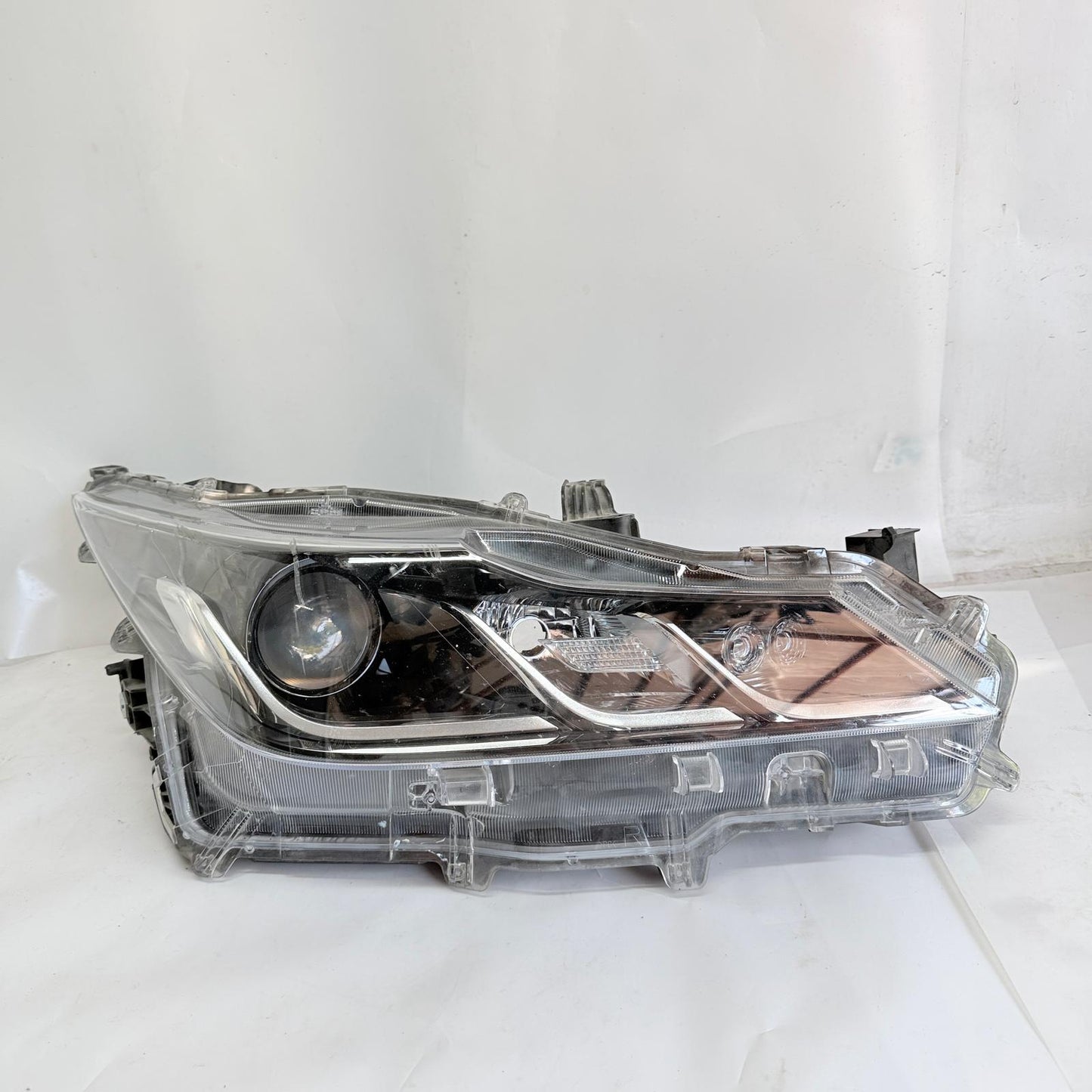Toyota Corolla Sağ Far 8113002T31 2019-2023