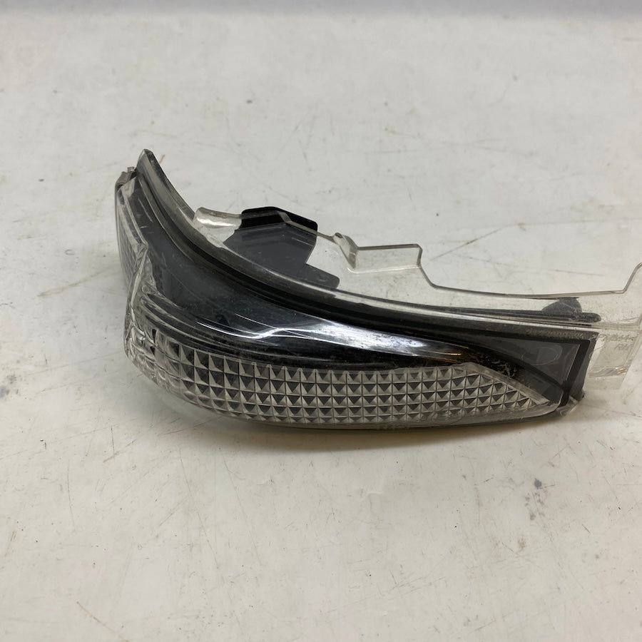 Toyota Auris Yaris Sağ Ayna Sinyali 8173102120 - En Uygun Oto Parça